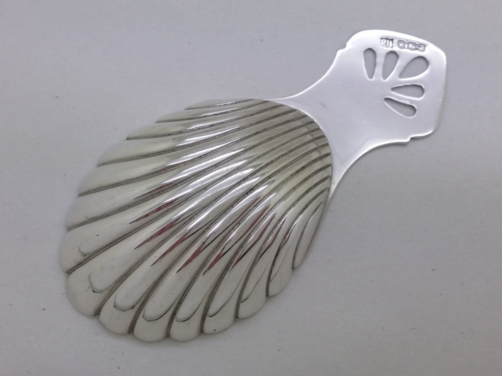 Elizabeth II 1973 Sterling Silver Scalloped Caddy Spoon, Sheffield