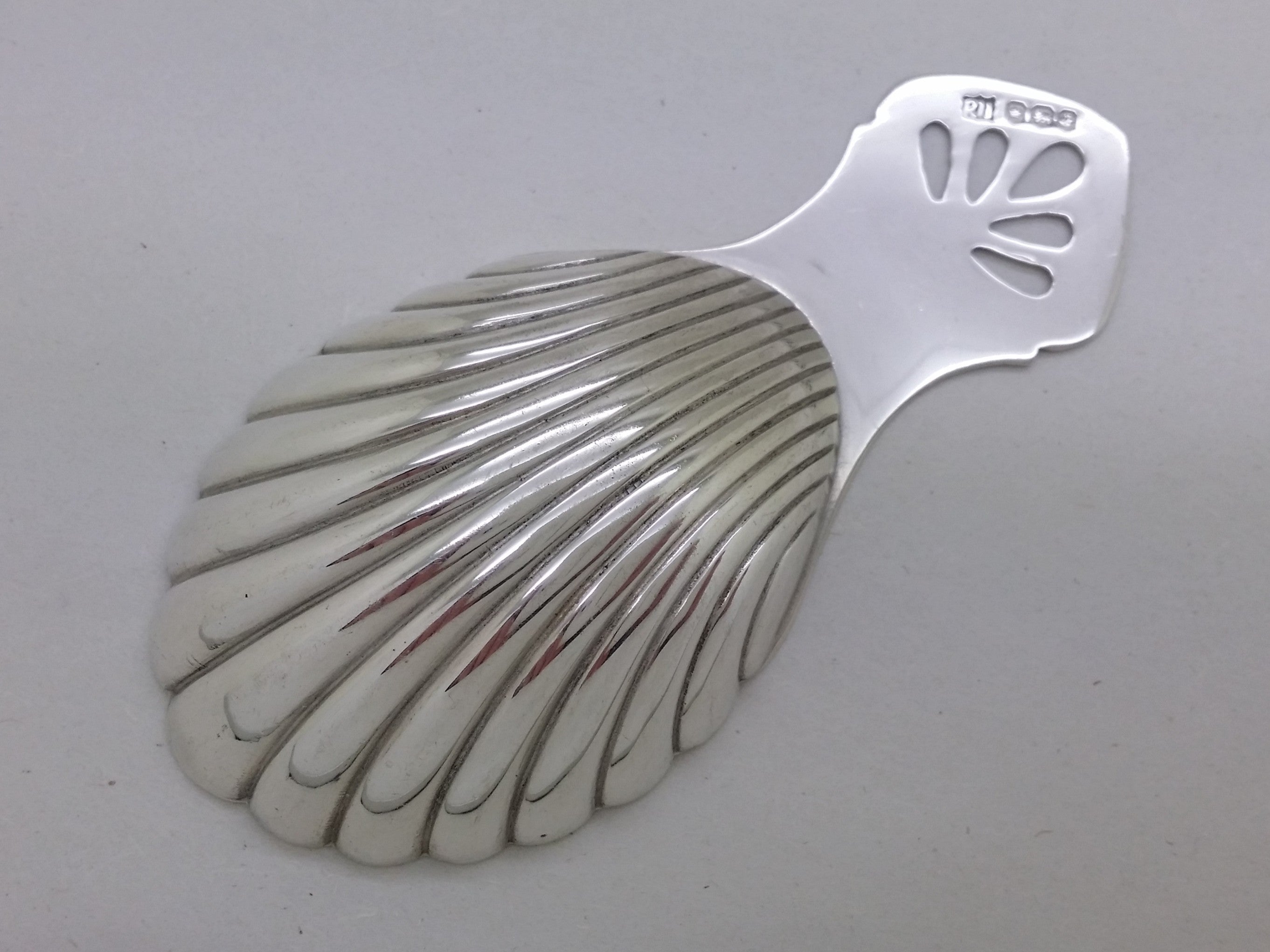 Elizabeth II 1973 Sterling Silver Scalloped Caddy Spoon, Sheffield