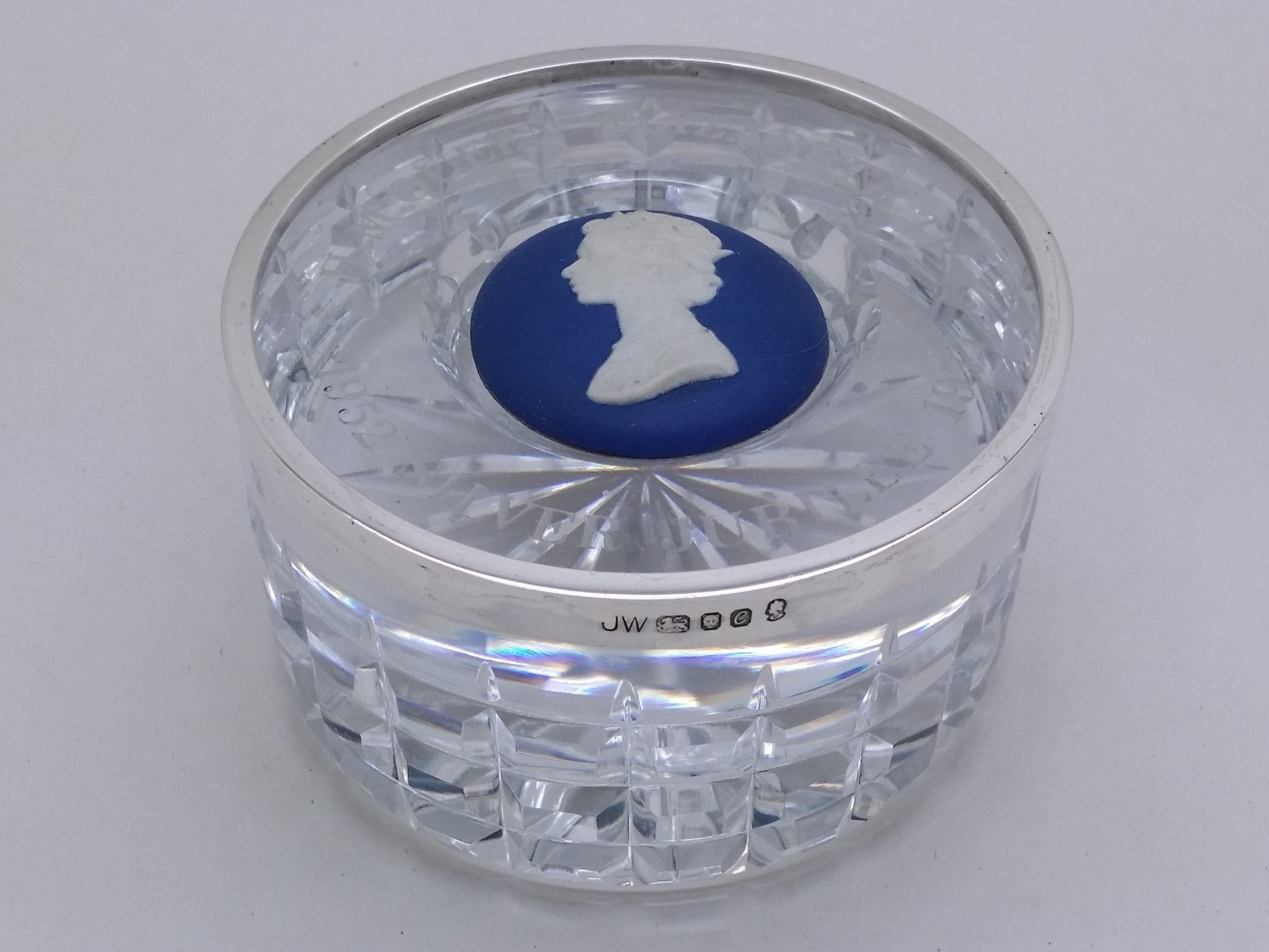 Elizabeth II 1977 sterling silver, glass & Wedgwood paperweight, London by Josiah Wedgwood & Sons Ltd
