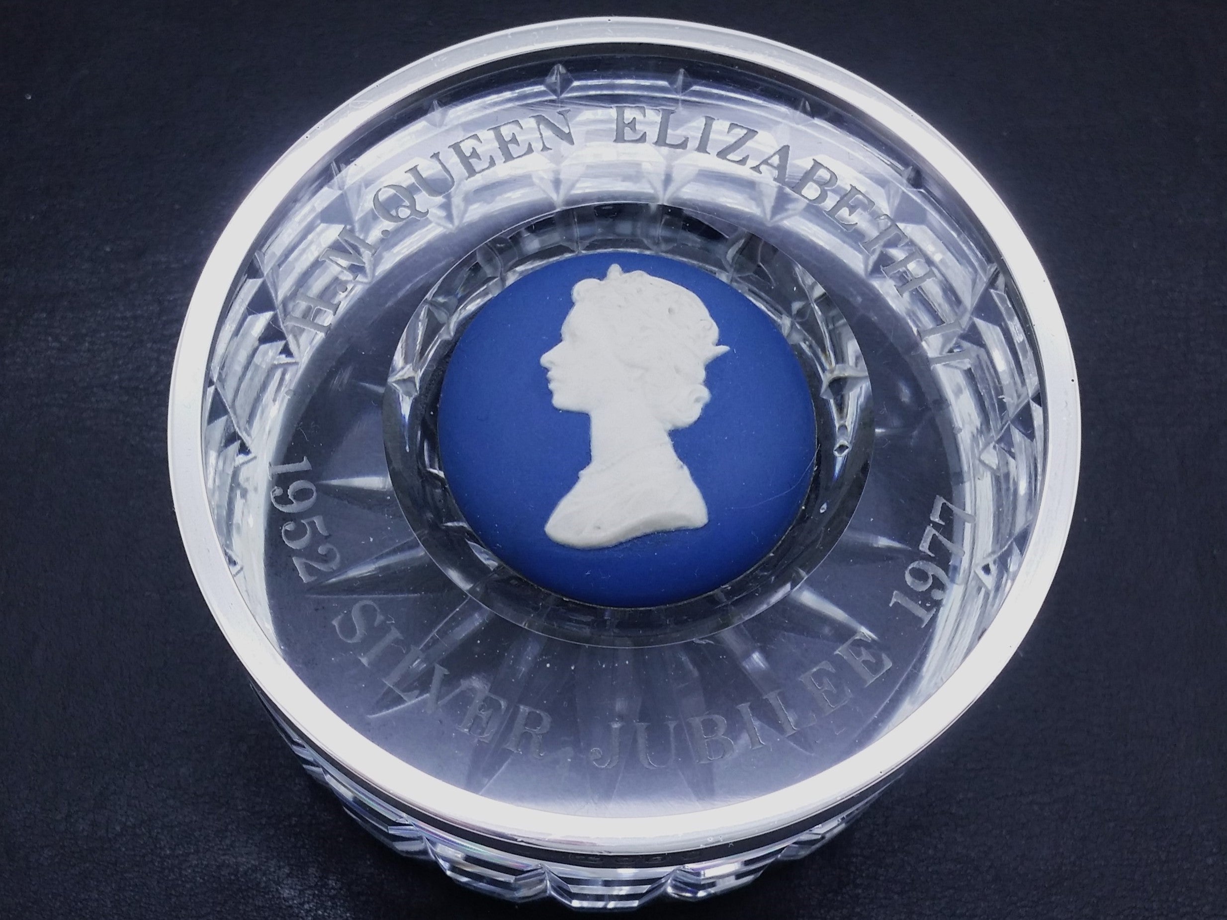 Engraved glass paperweight top - H.M. QUEEN ELIZABETH II 1952 SILVER JUBILEE 1977 - with a central jasperware profile of the Queen.
