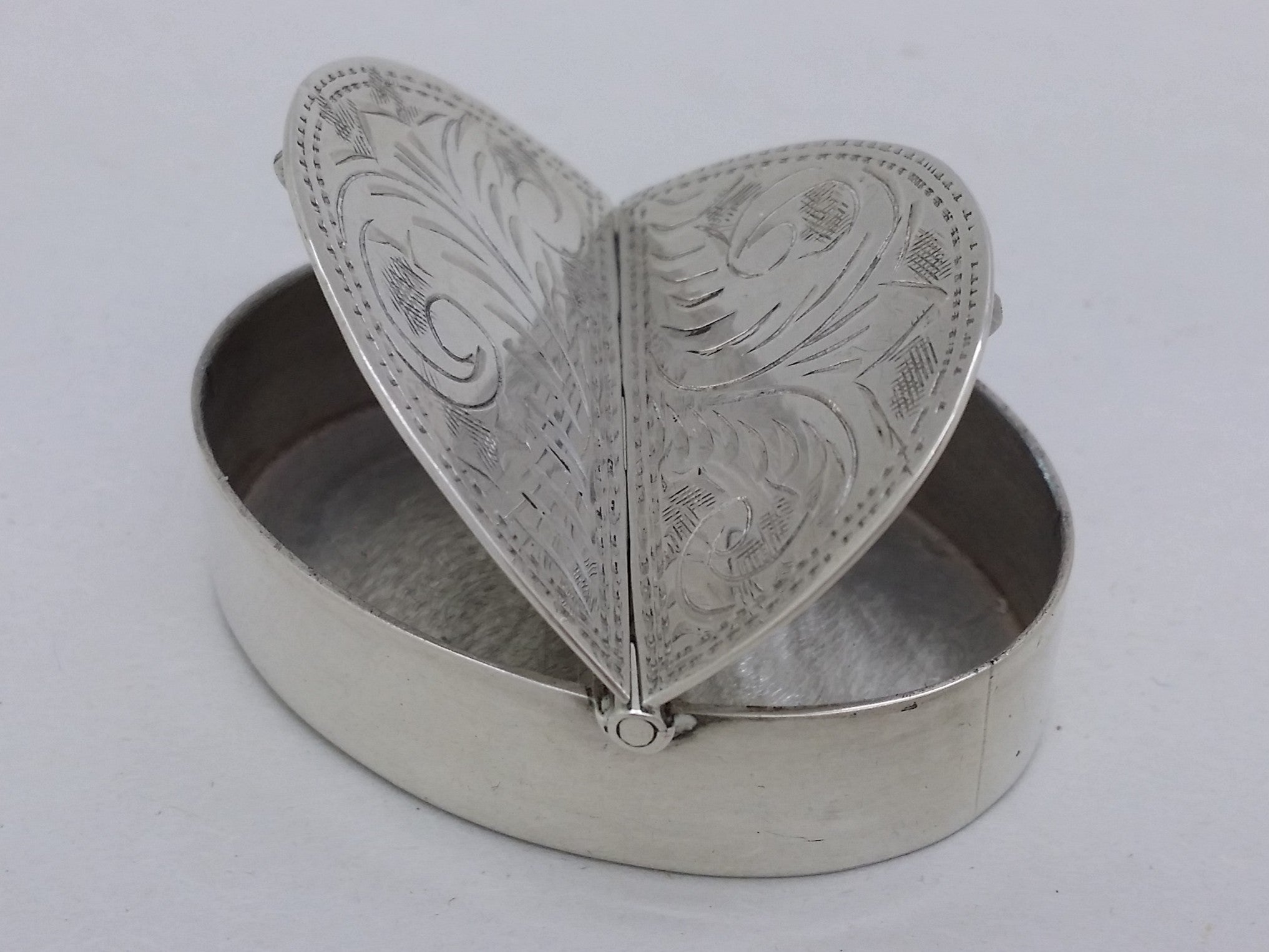 Elizabeth II 1991 Sterling Silver Double Hinged Oval Pill Box, London