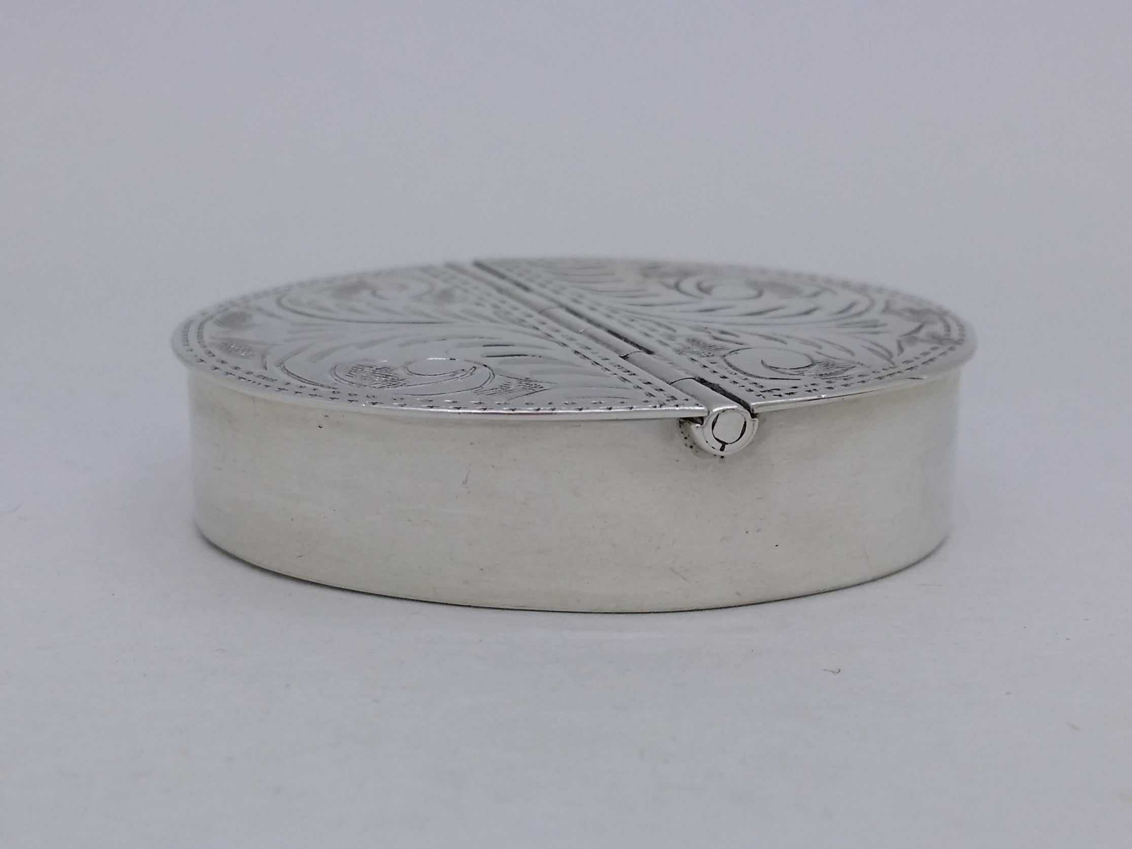 Elizabeth II 1991 Sterling Silver Double Hinged Oval Pill Box, London
