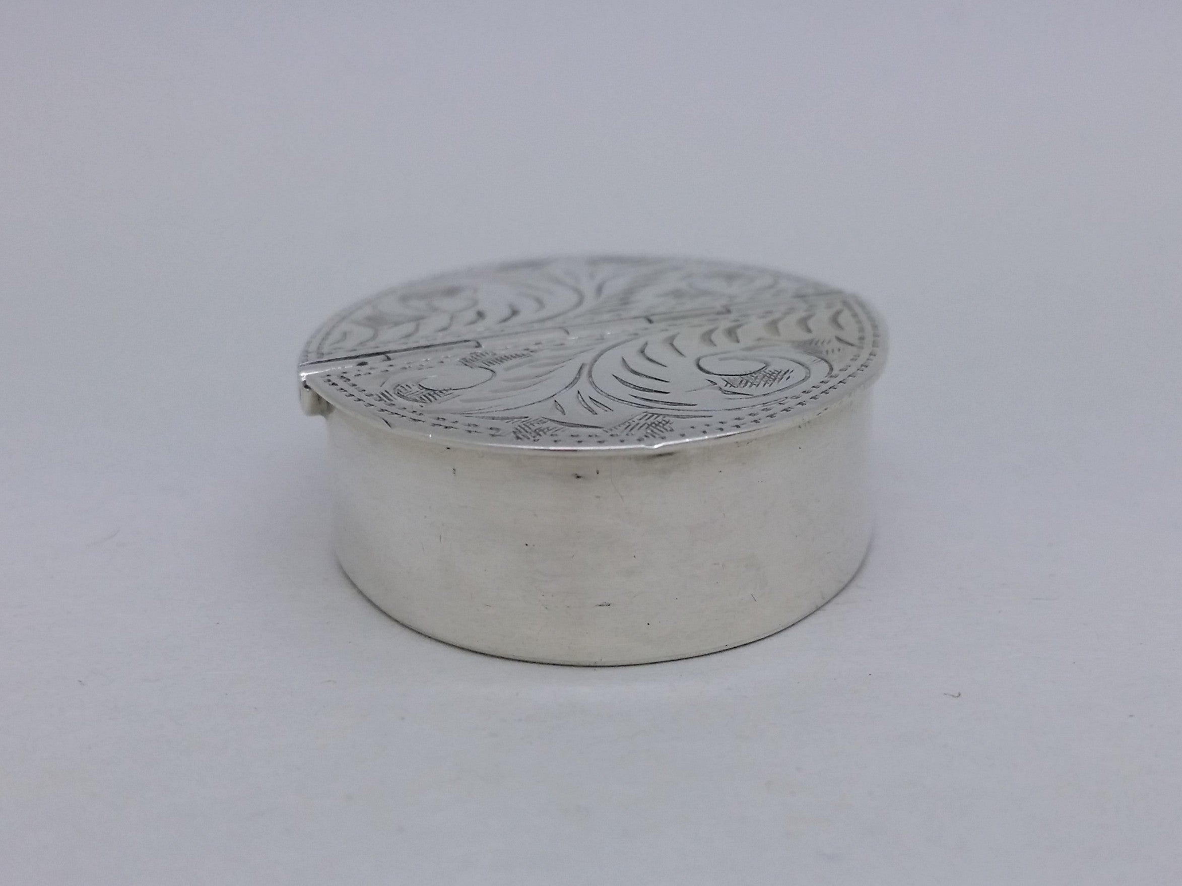 Elizabeth II 1991 Sterling Silver Double Hinged Oval Pill Box, London