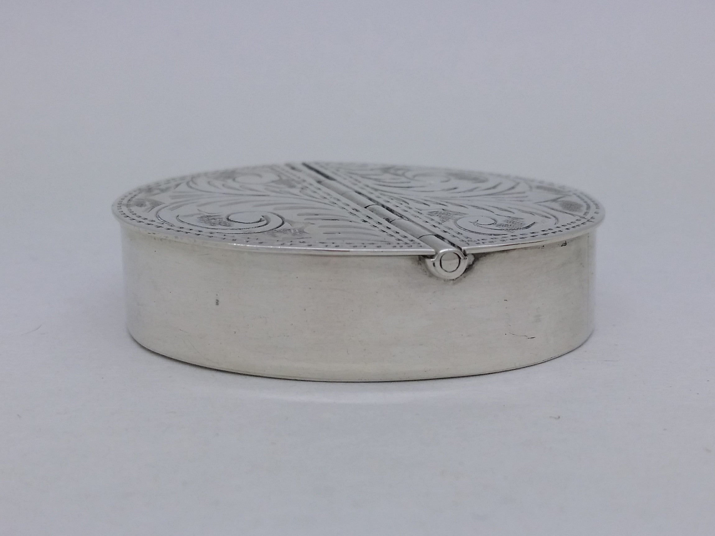 Elizabeth II 1991 Sterling Silver Double Hinged Oval Pill Box, London