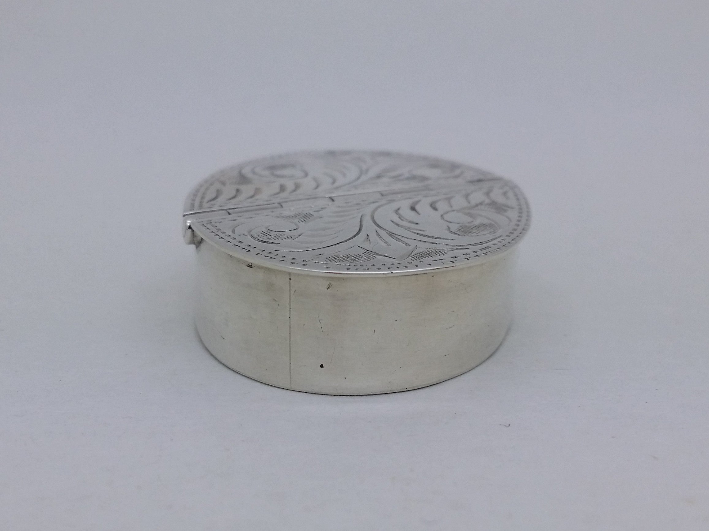 Elizabeth II 1991 Sterling Silver Double Hinged Oval Pill Box, London