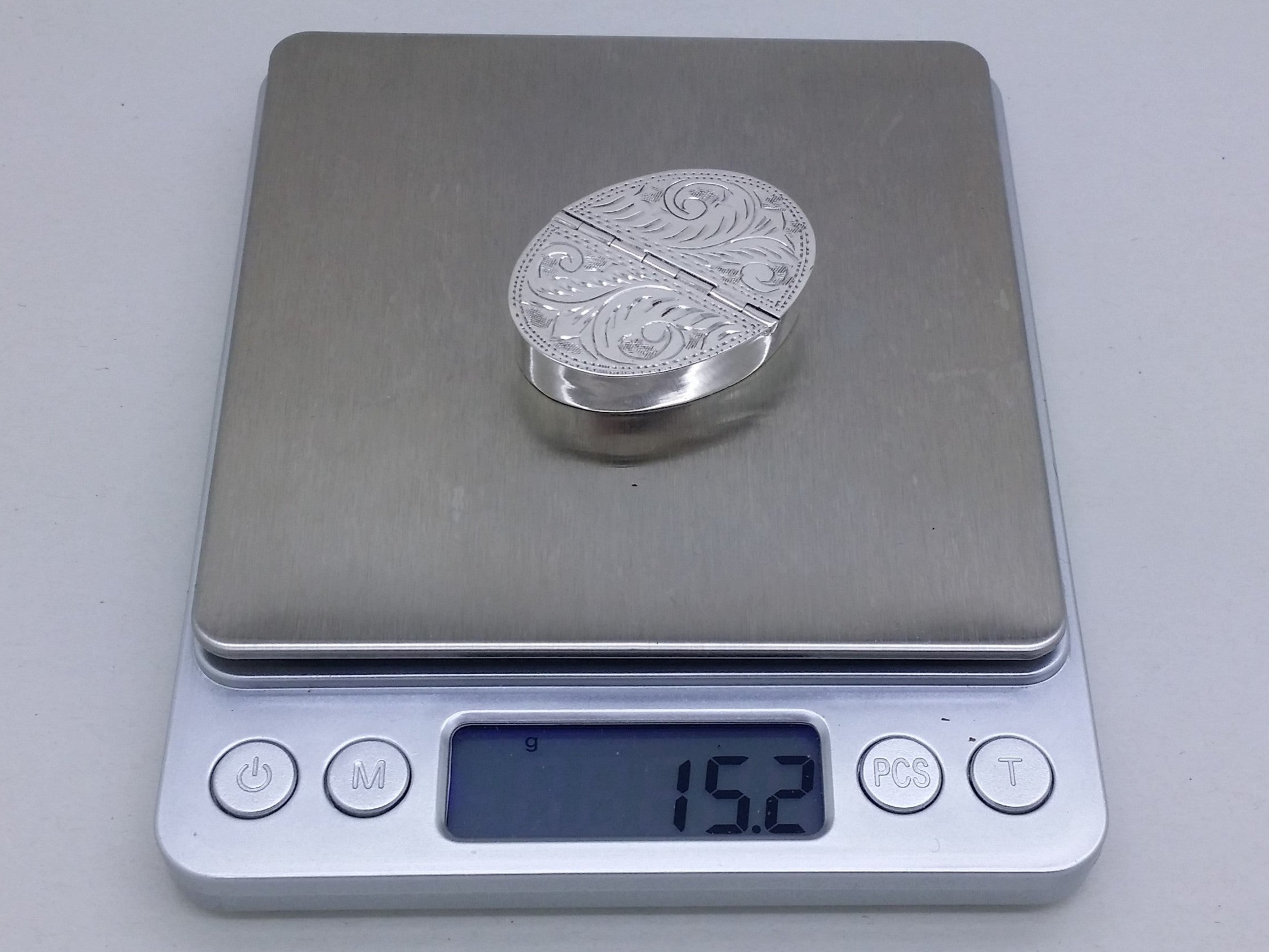 Elizabeth II 1991 Sterling Silver Double Hinged Oval Pill Box, London