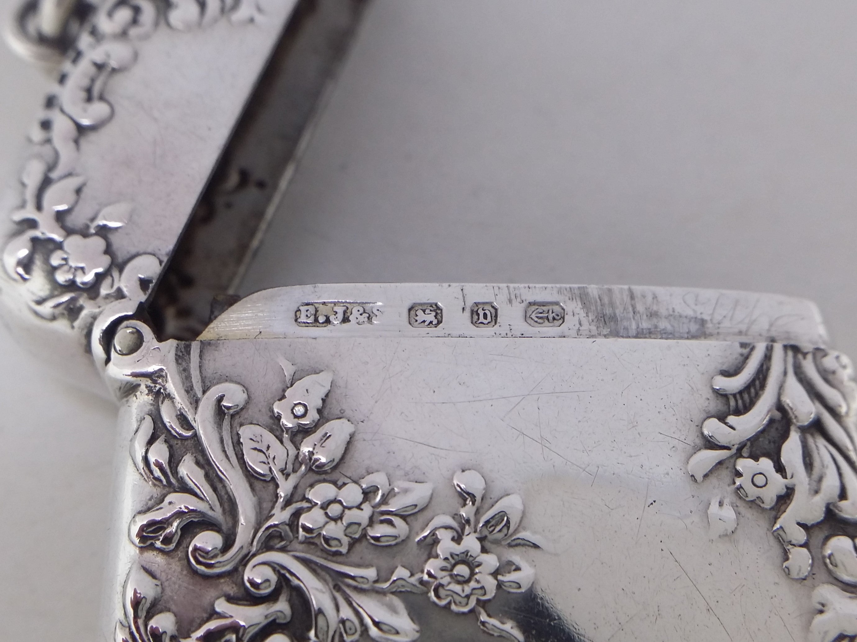 Vesta case hallmarks: Edward Jacobs & Son maker's mark EJ&S; lion passant mark for sterling silver; Birmingham date letter v for 1895; and anchor mark for Birmingham.