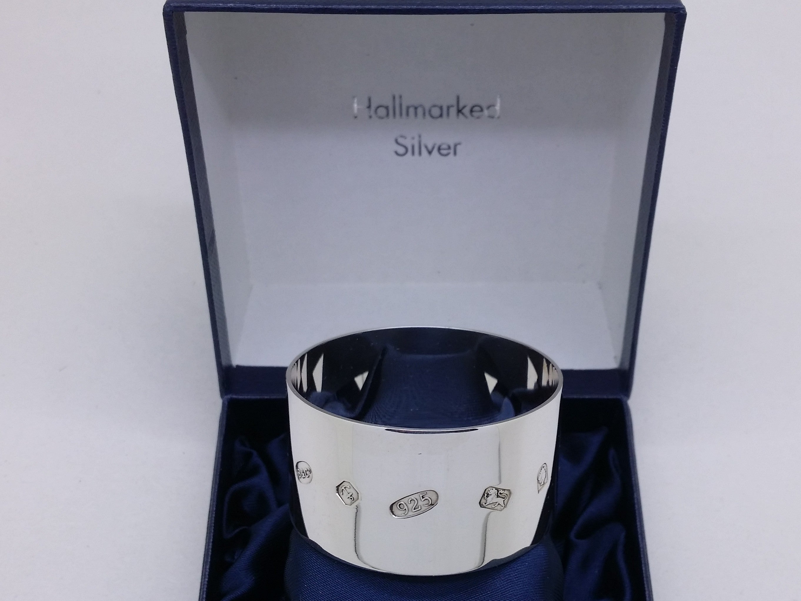 Elizabeth II c.2002 cased sterling silver napkin ring, Birmingham by Broadway & Co