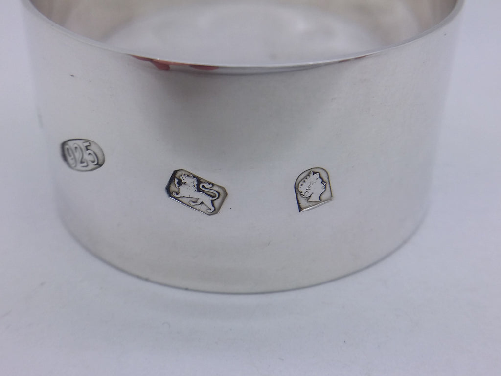 Napkin ring hallmarks: 925 mark and lion passant mark for sterling silver; and the commemorative Elizabeth II golden jubilee mark.