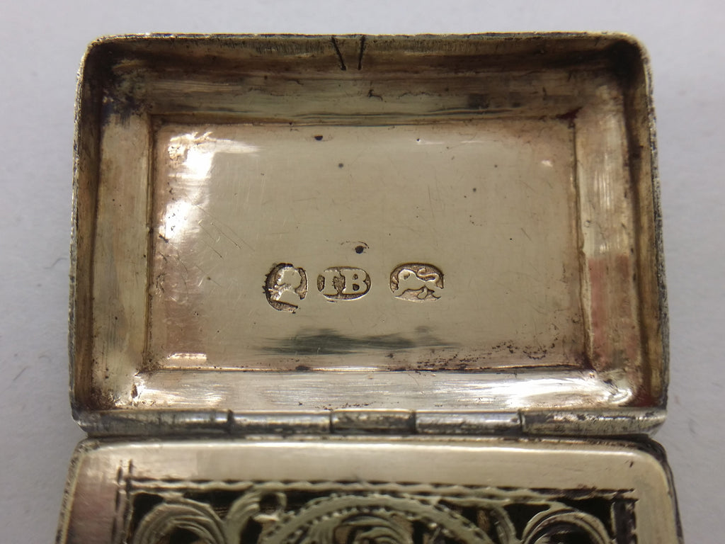 Vinaigrette hallmarks: George III duty mark; John Bettridge maker's mark IB; Lion passant mark for sterling silver.
