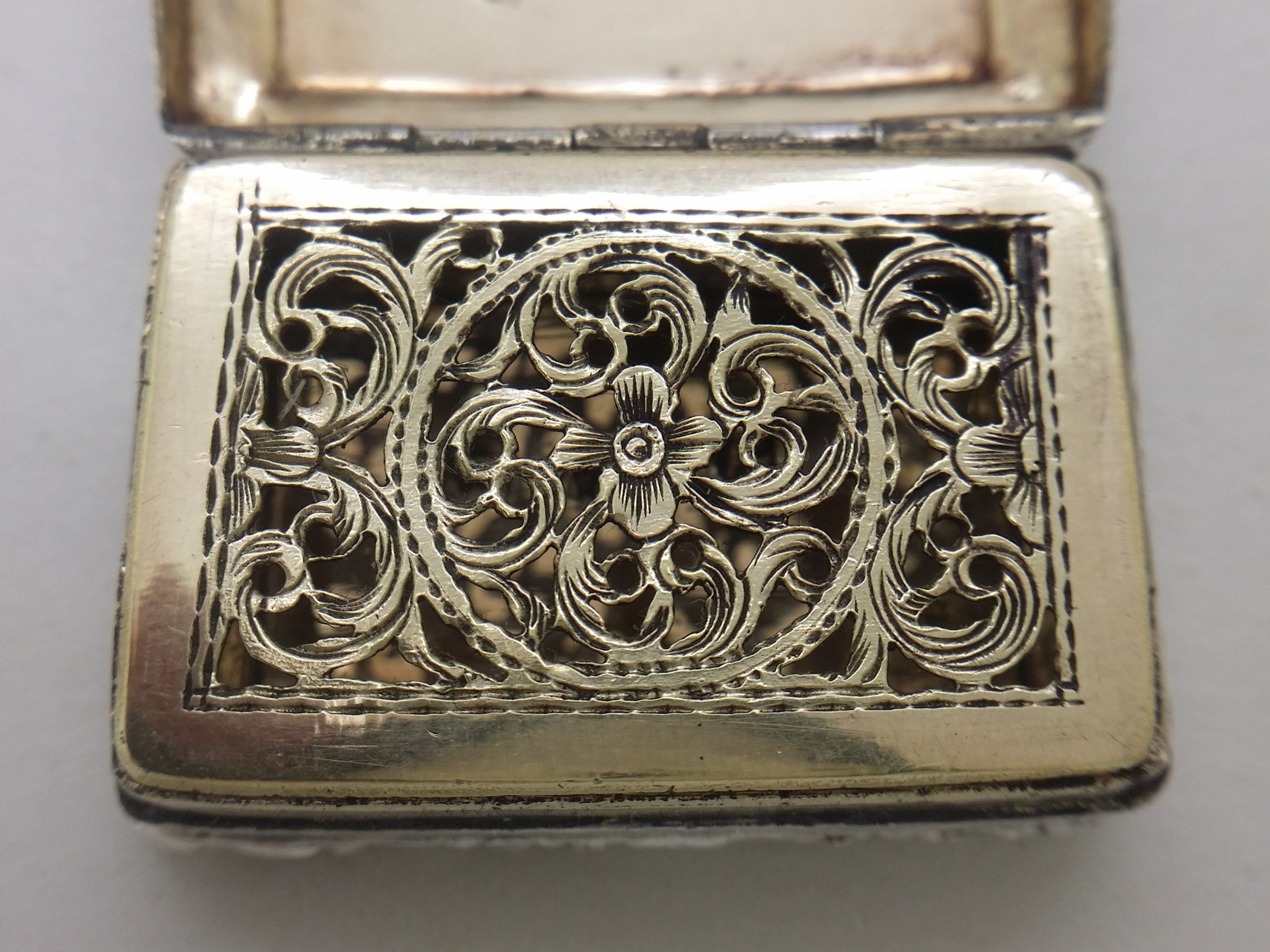 Gilded acanthus decorated pierced hinged grill on sterling silver vinaigrette