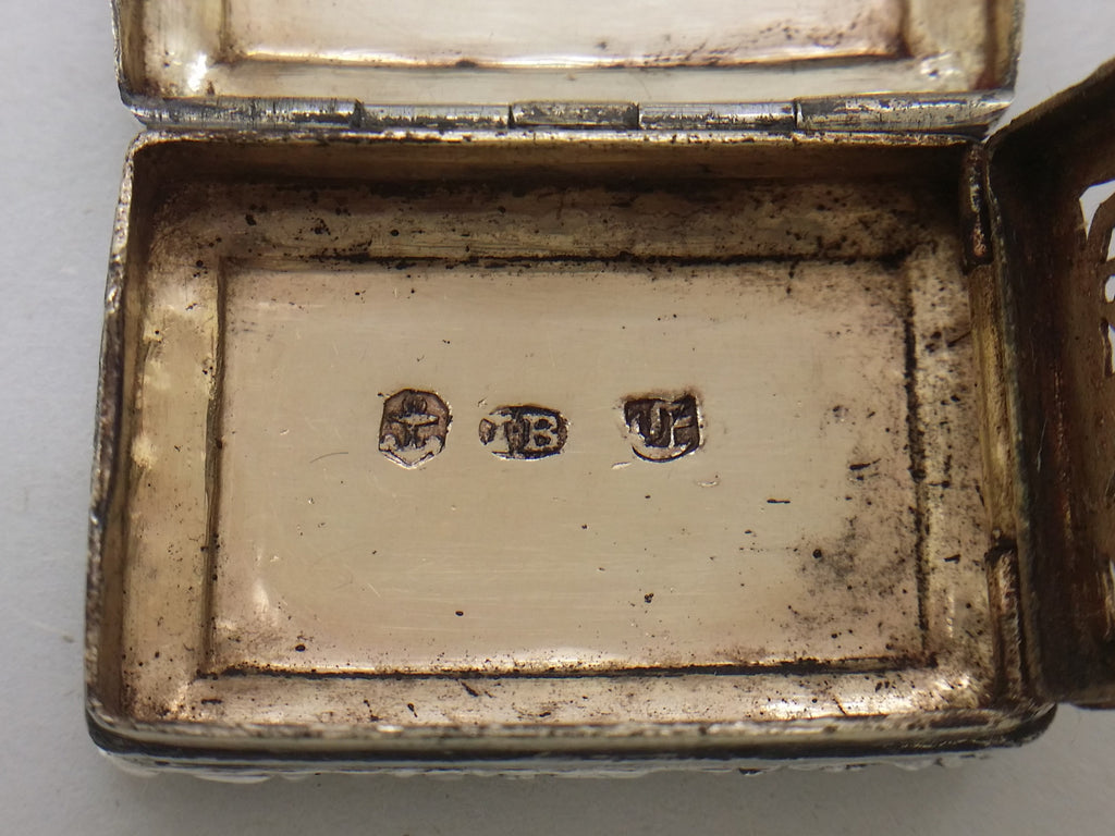 Vinaigrette hallmarks: anchor mark for Birmingham; John Bettridge maker's mark IB; and Birmingham date letter E for 1828.