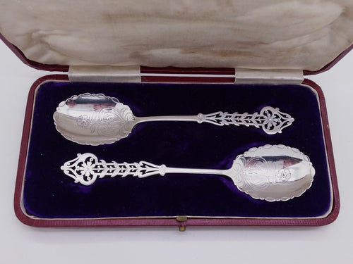 Edwardian 1903 cased pair of sterling silver sunflower jam spoons, Sheffield by Cooper Brothers & Sons.