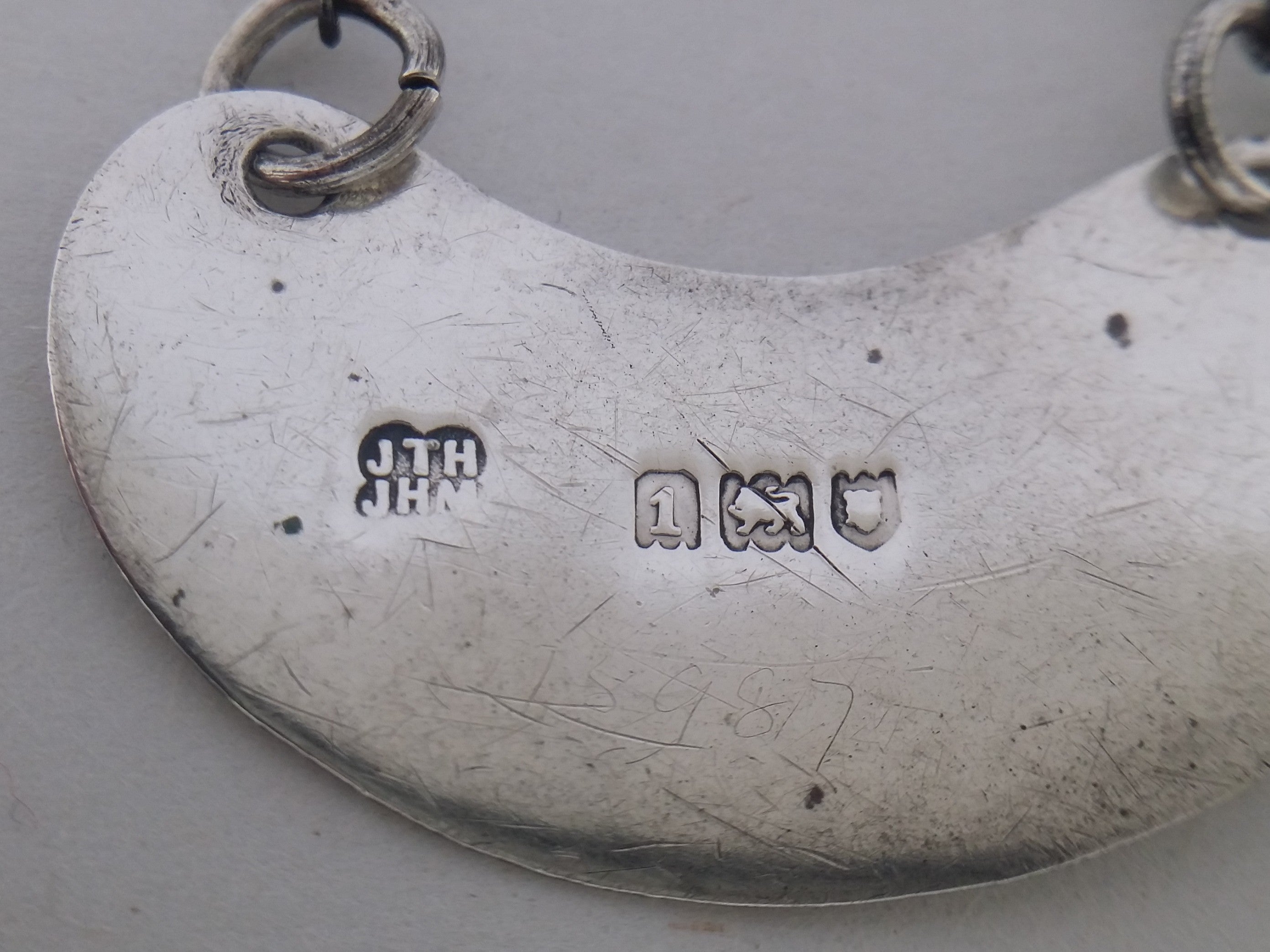 Whisky noggin label hallmarks: Hukin & Heath makers mark JTHJHM for John Thomas Heath & John Hartshorne Middleton; London date letter l for 1906; lion passant mark for sterling silver; and leopard head mark for London.
