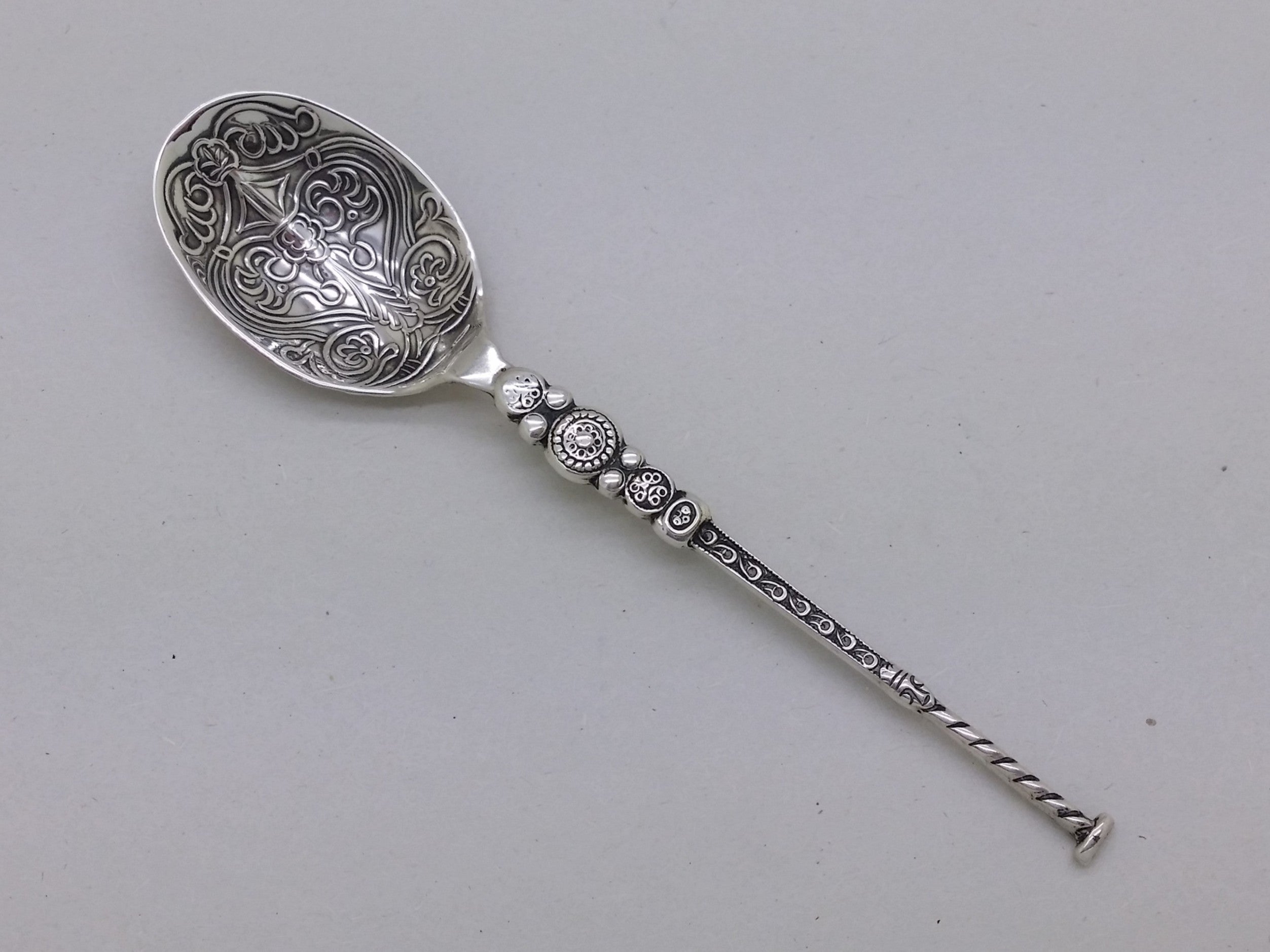 Elizabeth II 1977 cased sterling silver jubilee anointing spoon, Sheffield by Bishton's Ltd