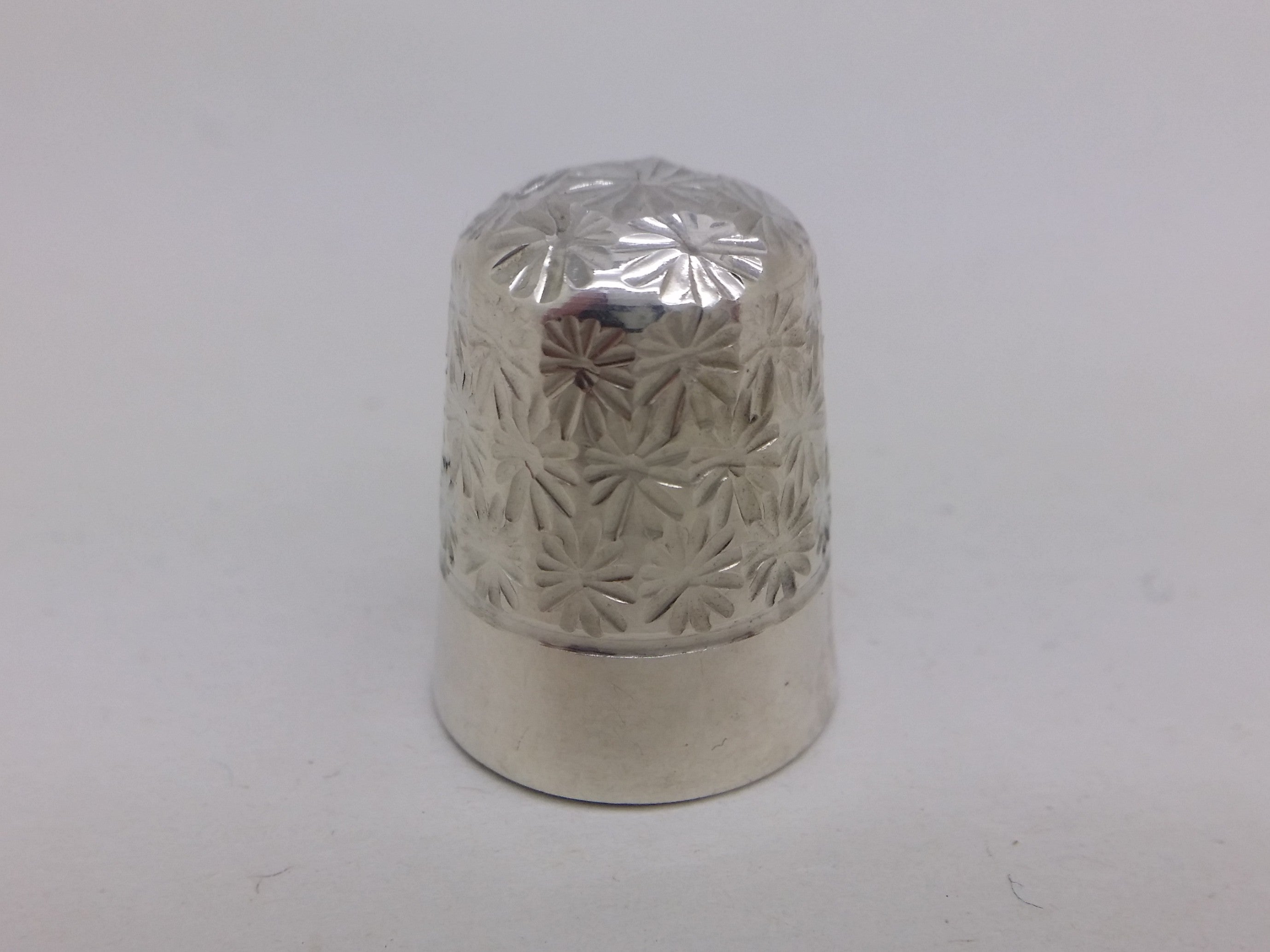 Elizabeth II 1978 Sterling Silver Daisy Thimble, Sheffield