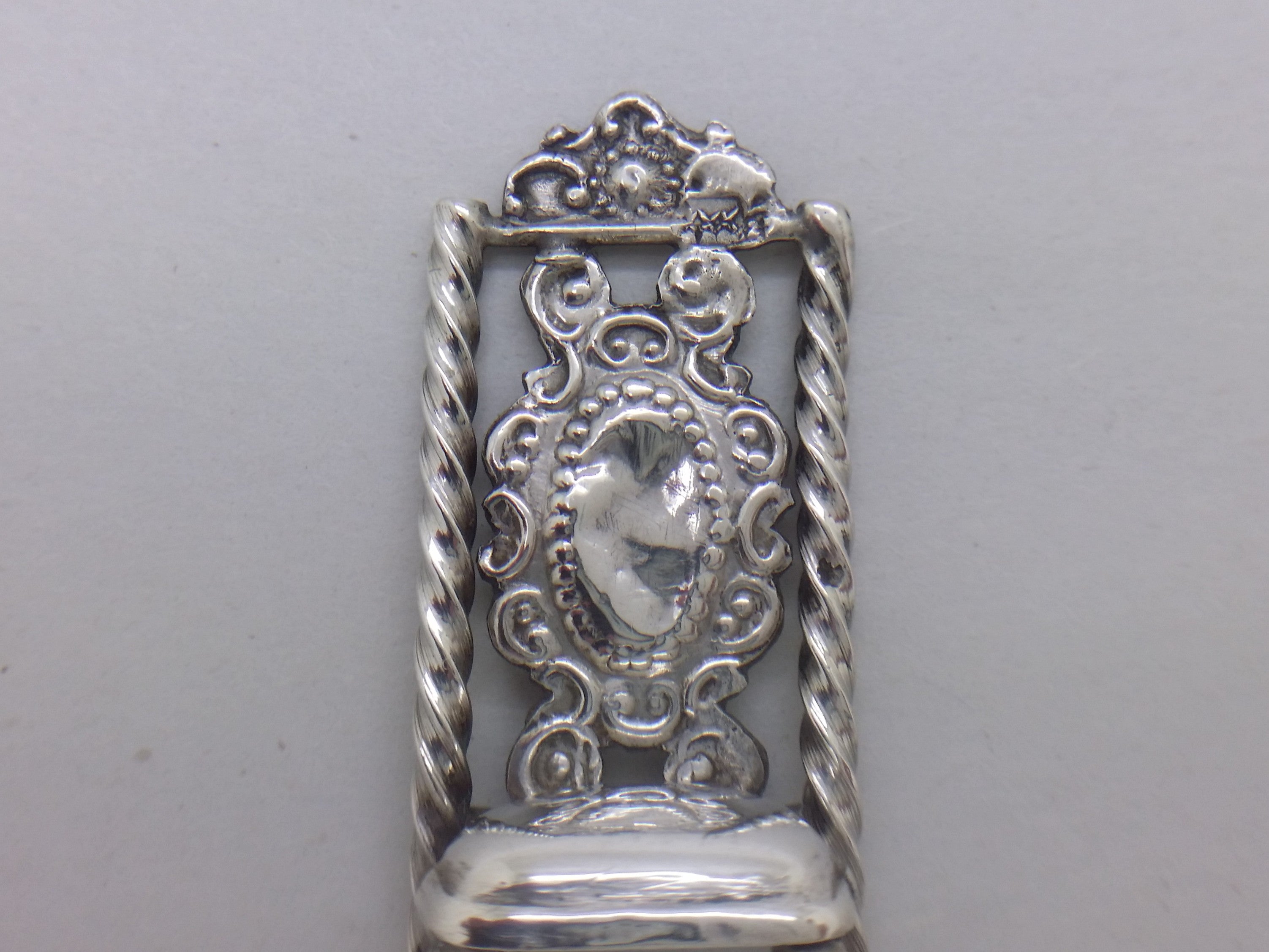 Dutch miniature chair showing the dented oval back splat.