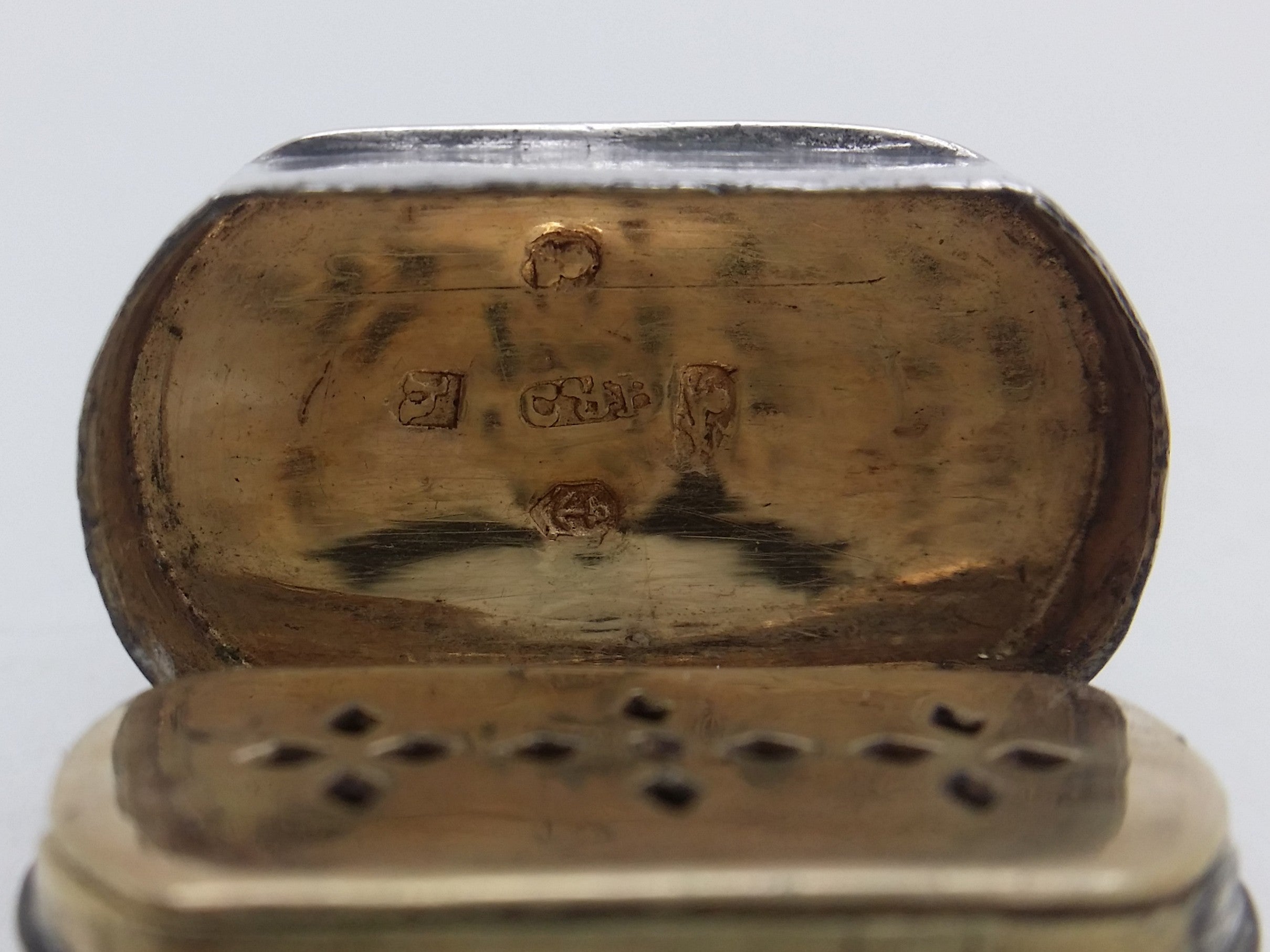 Vinaigrette lid hallmarks: George III duty mark; Birmingham date letter h for 1805; Cocks & Bettridge maker's mark C&B; Lion passant mark for sterling silver; and anchor mark for Birmingham.