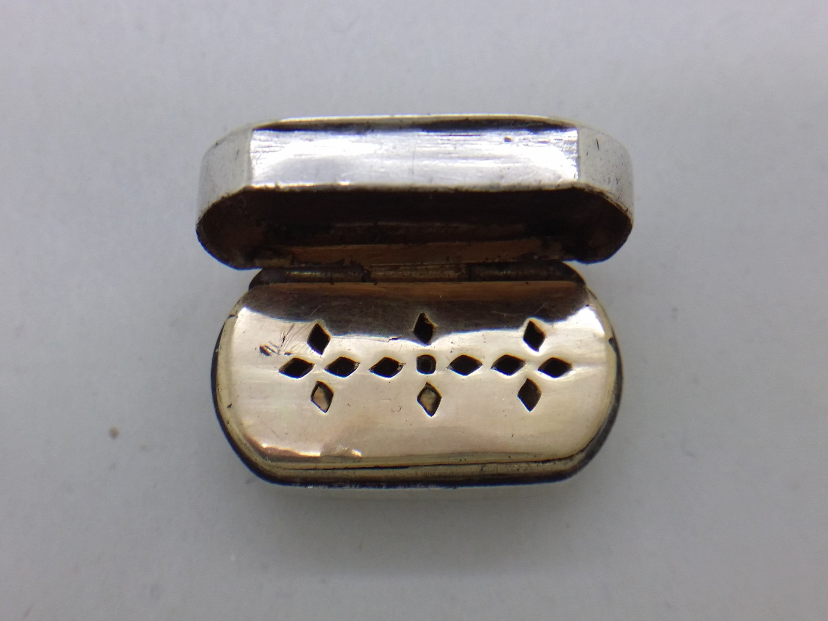 Gilded pierced hinged grill on small sterling silver vinaigrette.
