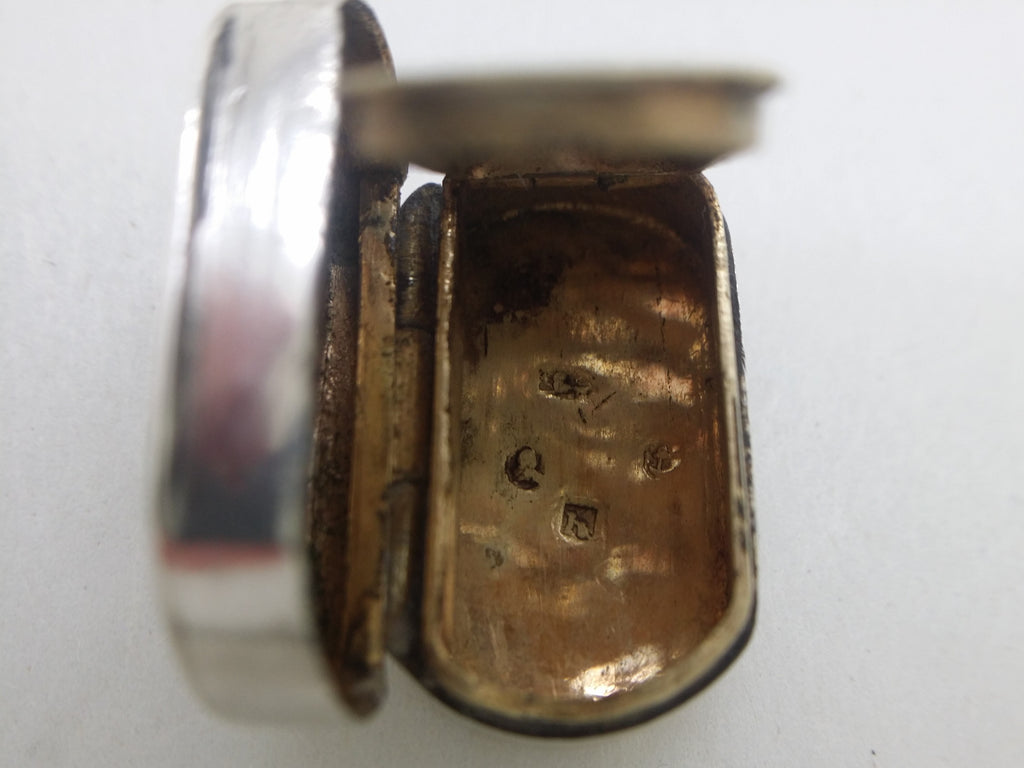 Vinaigrette base hallmarks: Lion passant mark for sterling silver; George III duty mark; anchor mark for Birmingham; and Birmingham date letter h for 1805.