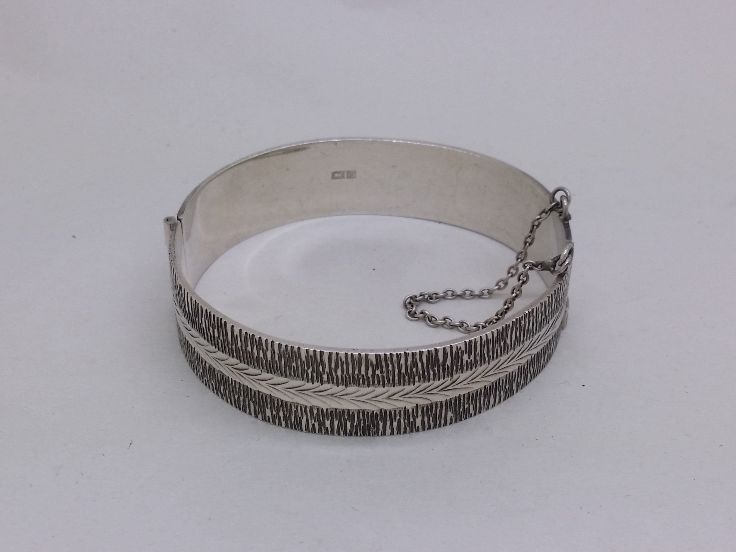 Elizabeth II 1971 sterling silver textured hinged bangle, Birmingham by Bracelon Ltd.