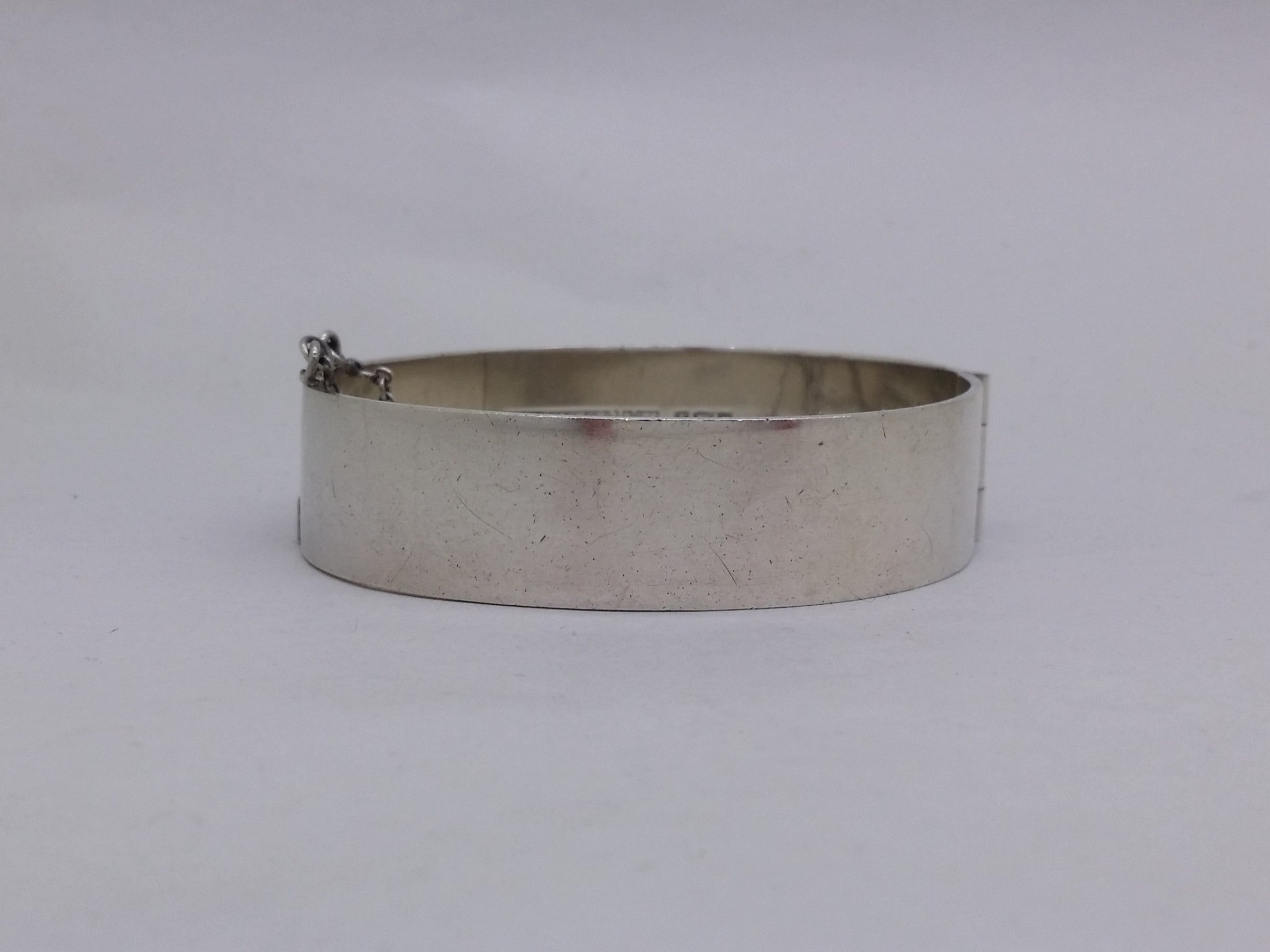 Elizabeth II 1971 Sterling Silver Textured Hinged Bangle, Birmingham
