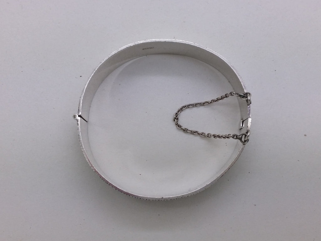 Elizabeth II 1971 Sterling Silver Textured Hinged Bangle, Birmingham