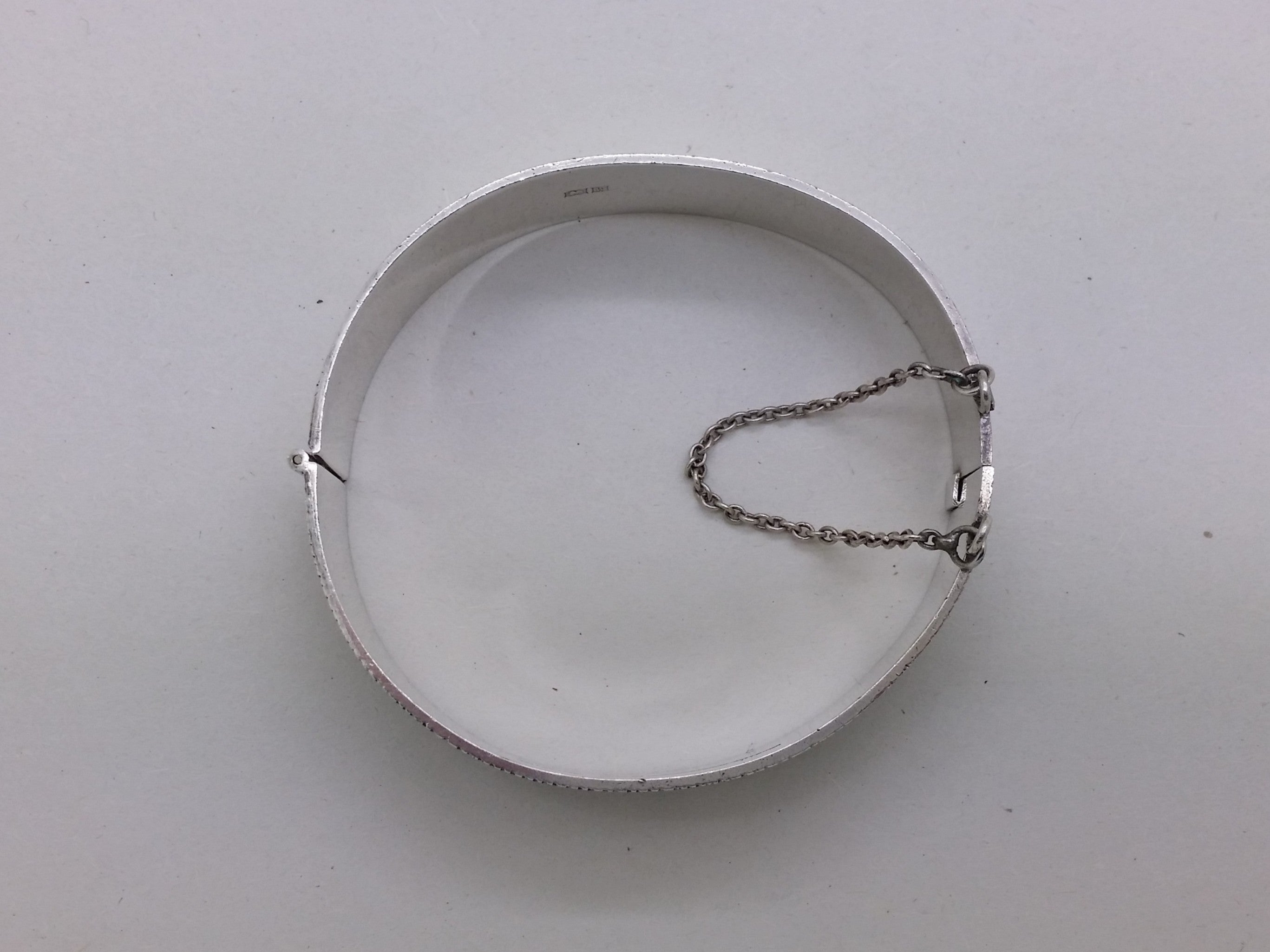 Elizabeth II 1971 Sterling Silver Textured Hinged Bangle, Birmingham