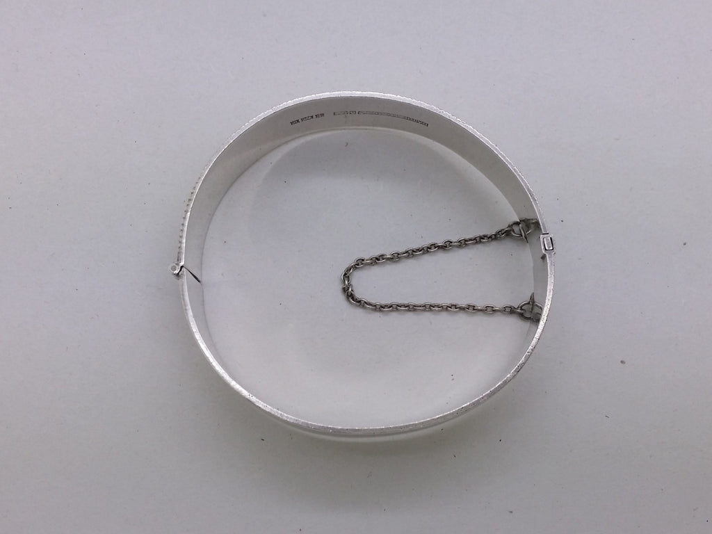 Elizabeth II 1971 Sterling Silver Textured Hinged Bangle, Birmingham