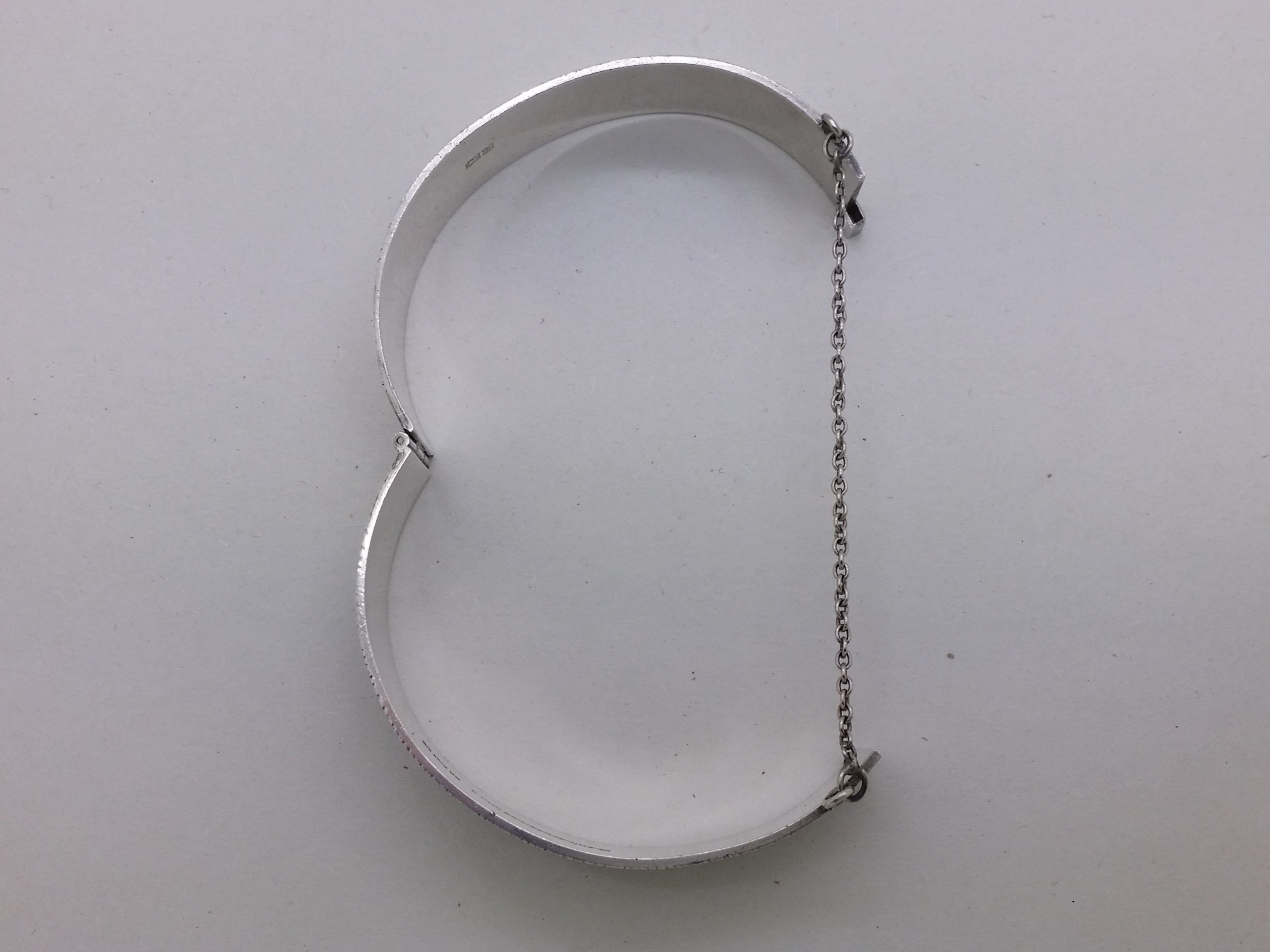 Elizabeth II 1971 Sterling Silver Textured Hinged Bangle, Birmingham
