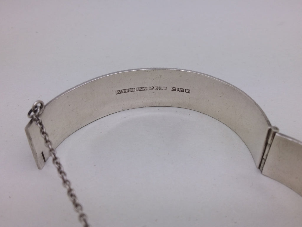 Elizabeth II 1971 Sterling Silver Textured Hinged Bangle, Birmingham