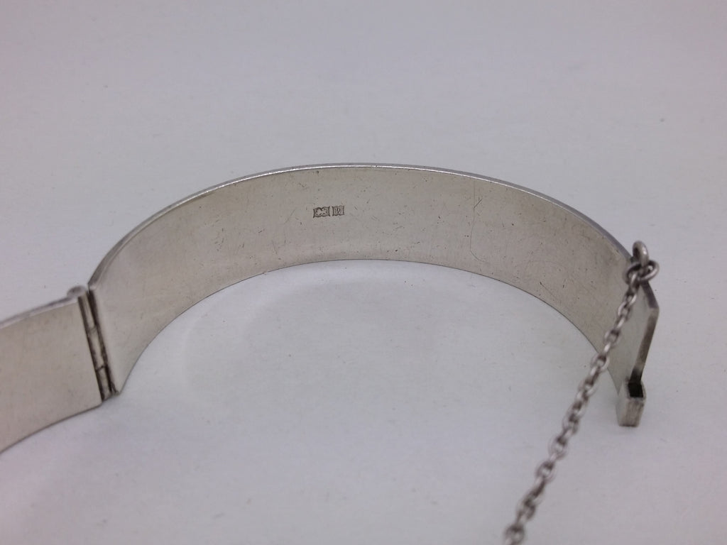 Elizabeth II 1971 Sterling Silver Textured Hinged Bangle, Birmingham