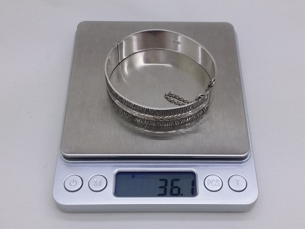 Elizabeth II 1971 Sterling Silver Textured Hinged Bangle, Birmingham