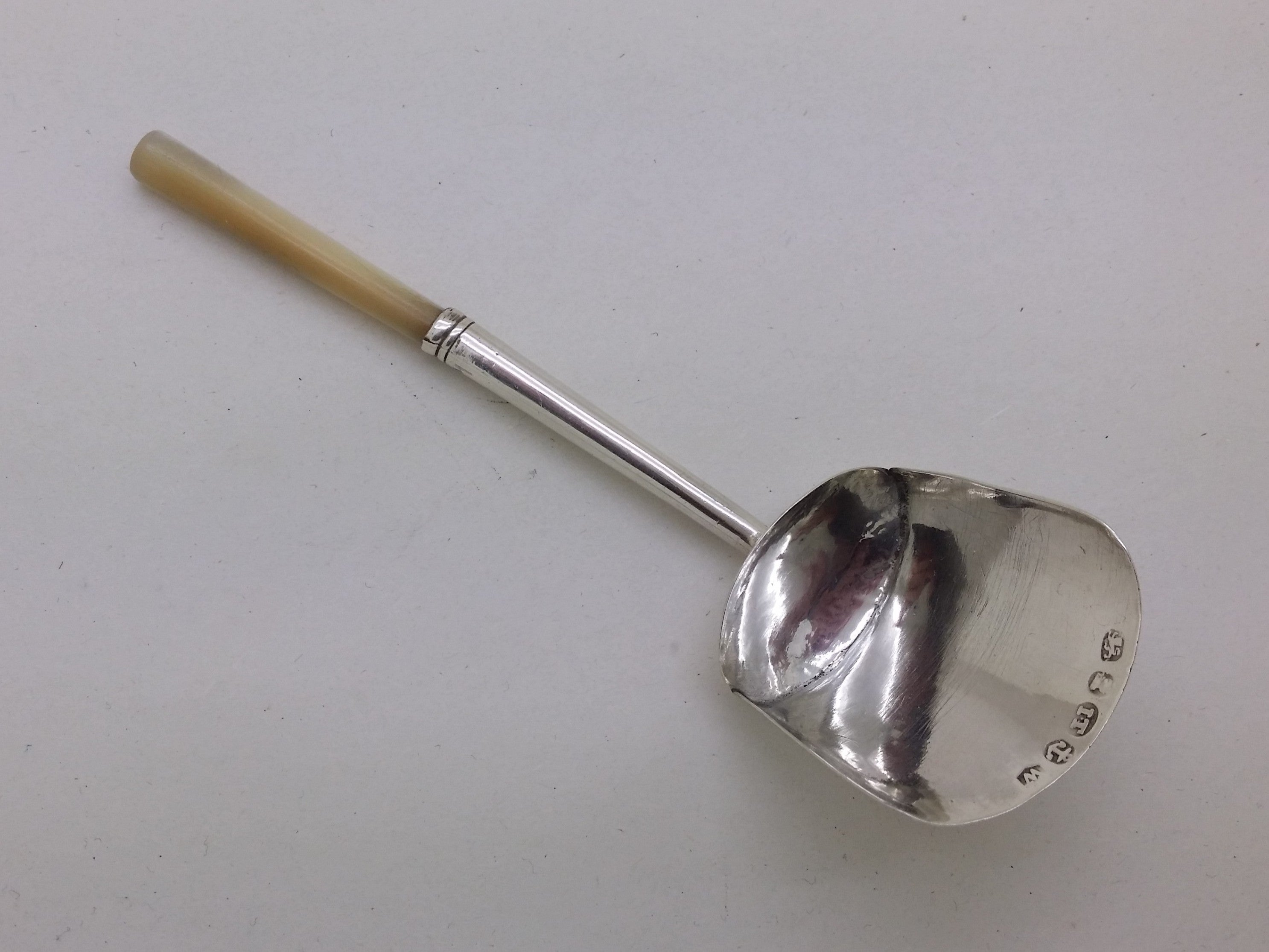 George IV 1820 sterling silver & mother of pearl caddy spoon, Birmingham by Joseph Taylor.